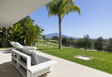 FRONTLINE GOLF - Newly built contemporary villa situated in the prestigious urbanization of La Alquería