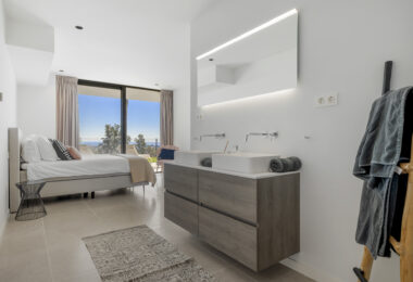 FRONTLINE GOLF - Newly built contemporary villa situated in the prestigious urbanization of La Alquería