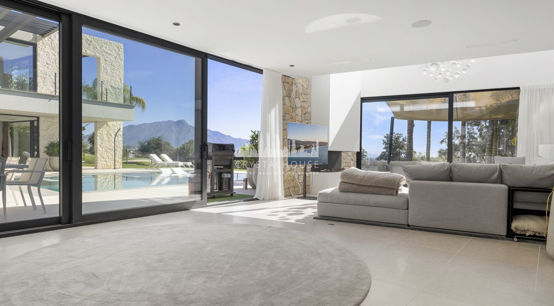 FRONTLINE GOLF - Newly built contemporary villa situated in the prestigious urbanization of La Alquería