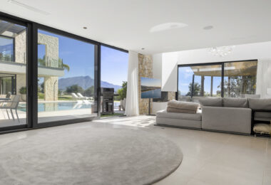 FRONTLINE GOLF - Newly built contemporary villa situated in the prestigious urbanization of La Alquería