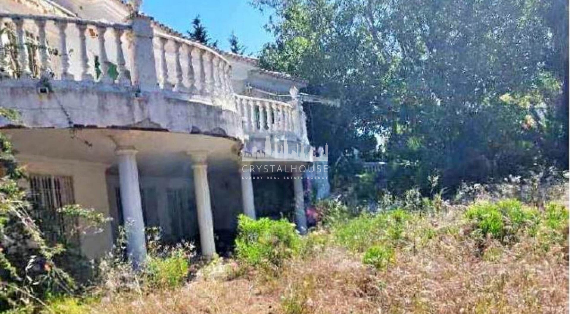 Grand plot on Marbella's Golden Mile set for renovation.