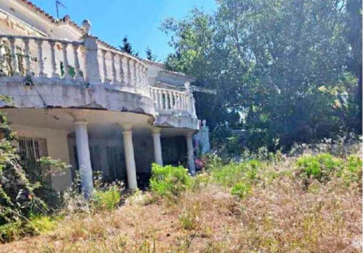Grand plot on Marbella's Golden Mile set for renovation.