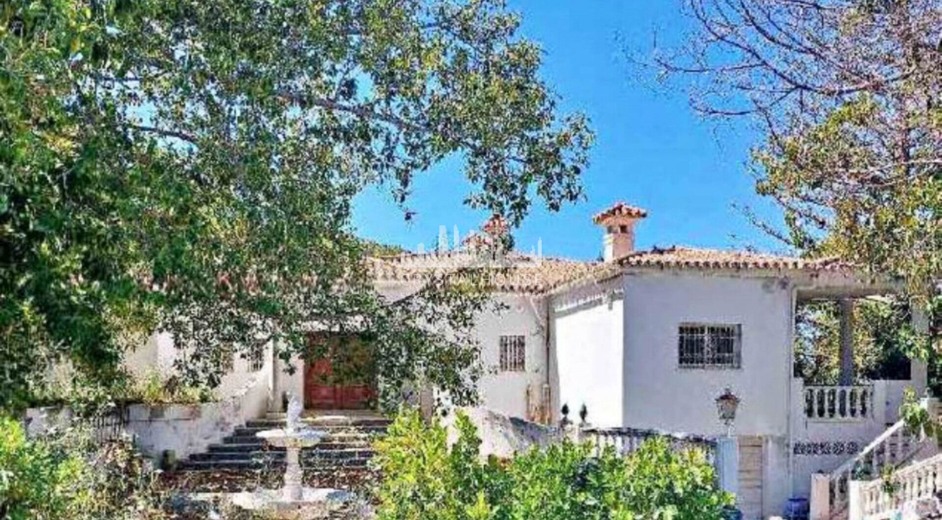 Grand plot on Marbella's Golden Mile set for renovation.