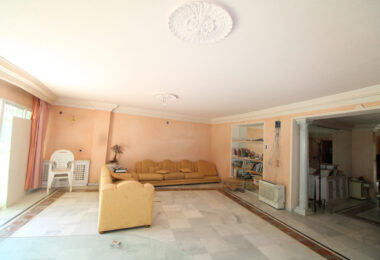 Grand plot on Marbella's Golden Mile set for renovation.