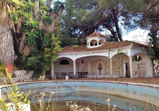 Grand plot on Marbella's Golden Mile set for renovation.