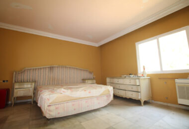 Grand plot on Marbella's Golden Mile set for renovation.