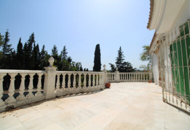 Grand plot on Marbella's Golden Mile set for renovation.