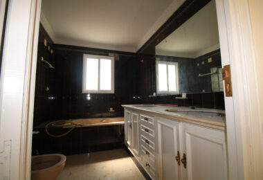 Grand plot on Marbella's Golden Mile set for renovation.