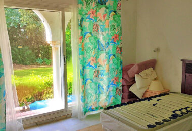 Spacious property for renovation in El Paraiso Medio , Estepona East