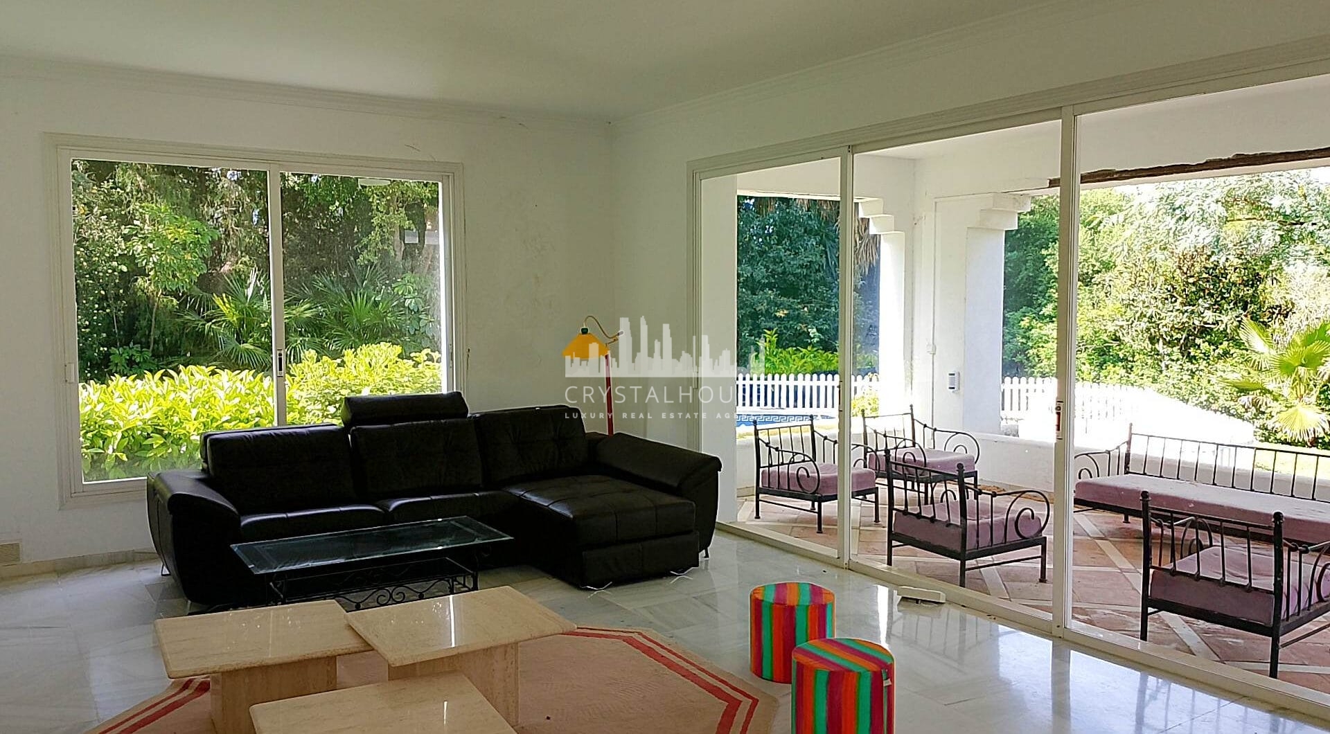 Spacious property for renovation in El Paraiso Medio , Estepona East