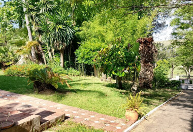 Spacious property for renovation in El Paraiso Medio , Estepona East