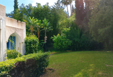 Spacious property for renovation in El Paraiso Medio , Estepona East