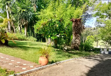 Spacious property for renovation in El Paraiso Medio , Estepona East