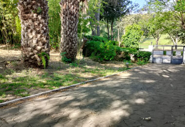Spacious property for renovation in El Paraiso Medio , Estepona East