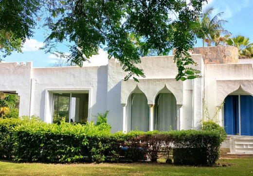Spacious property for renovation in El Paraiso Medio , Estepona East