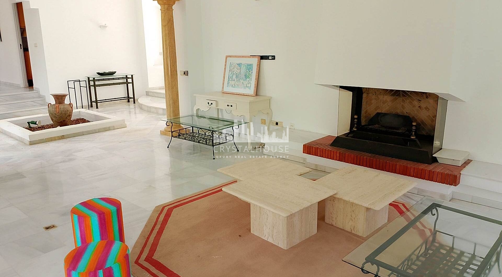 Spacious property for renovation in El Paraiso Medio , Estepona East