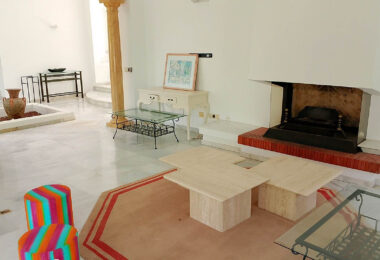 Spacious property for renovation in El Paraiso Medio , Estepona East