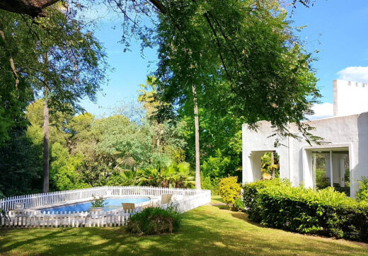 Spacious property for renovation in El Paraiso Medio , Estepona East