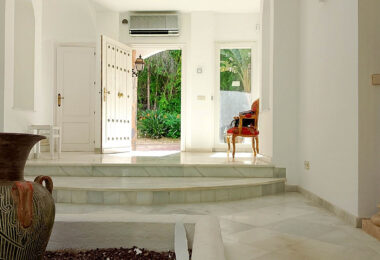 Spacious property for renovation in El Paraiso Medio , Estepona East