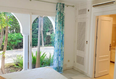 Spacious property for renovation in El Paraiso Medio , Estepona East