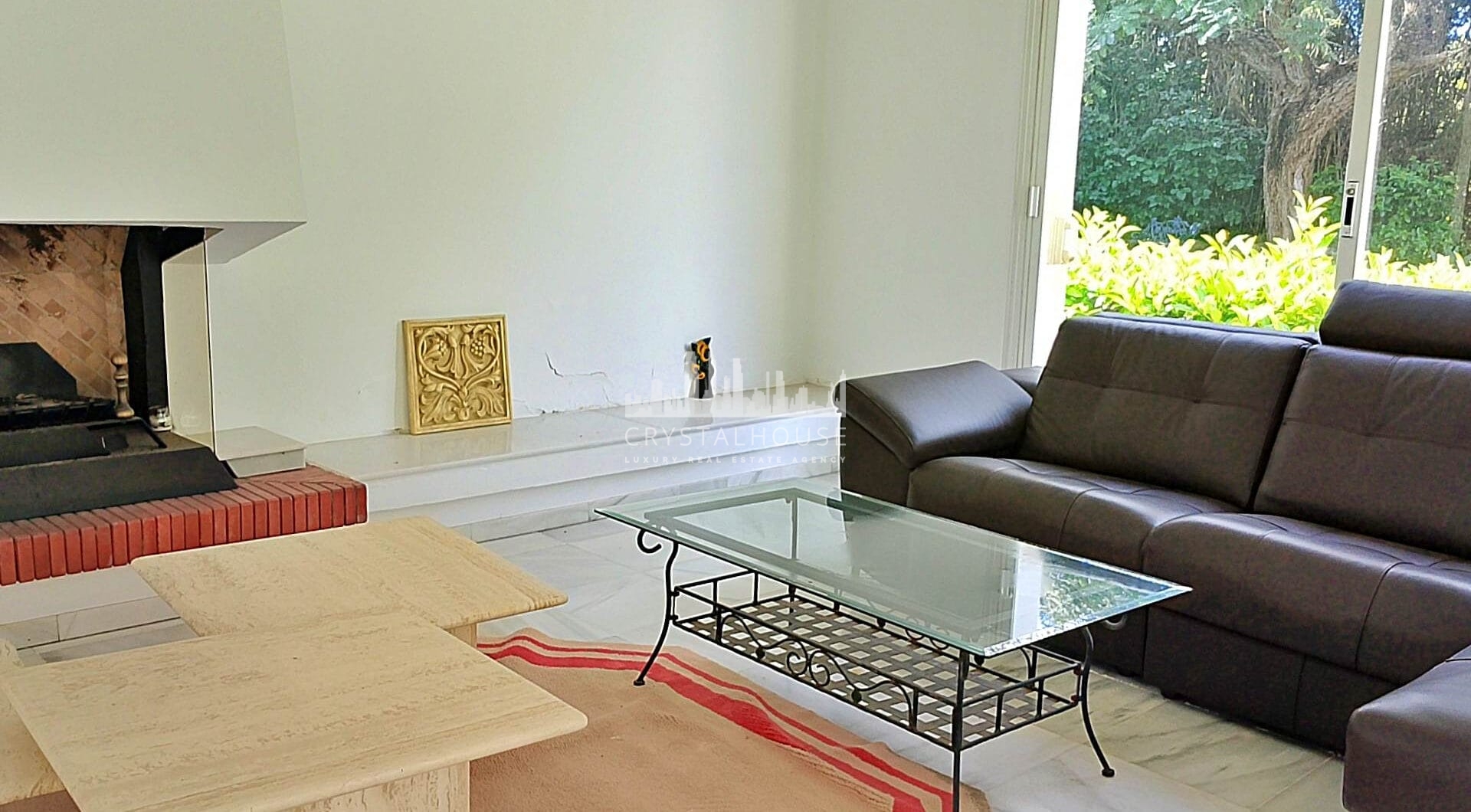 Spacious property for renovation in El Paraiso Medio , Estepona East