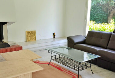 Spacious property for renovation in El Paraiso Medio , Estepona East