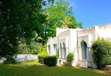 Spacious property for renovation in El Paraiso Medio , Estepona East