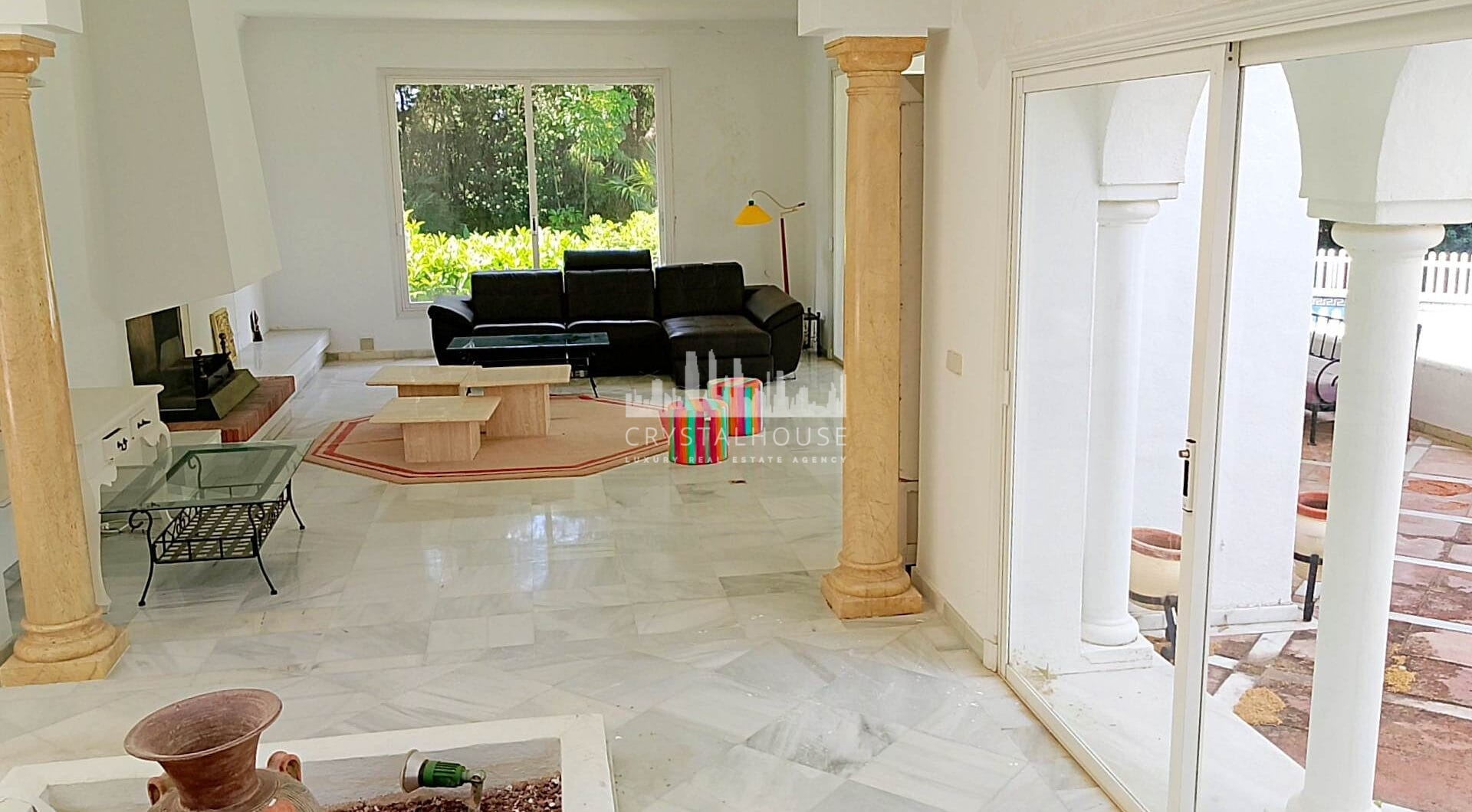 Spacious property for renovation in El Paraiso Medio , Estepona East