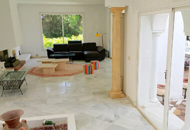Spacious property for renovation in El Paraiso Medio , Estepona East
