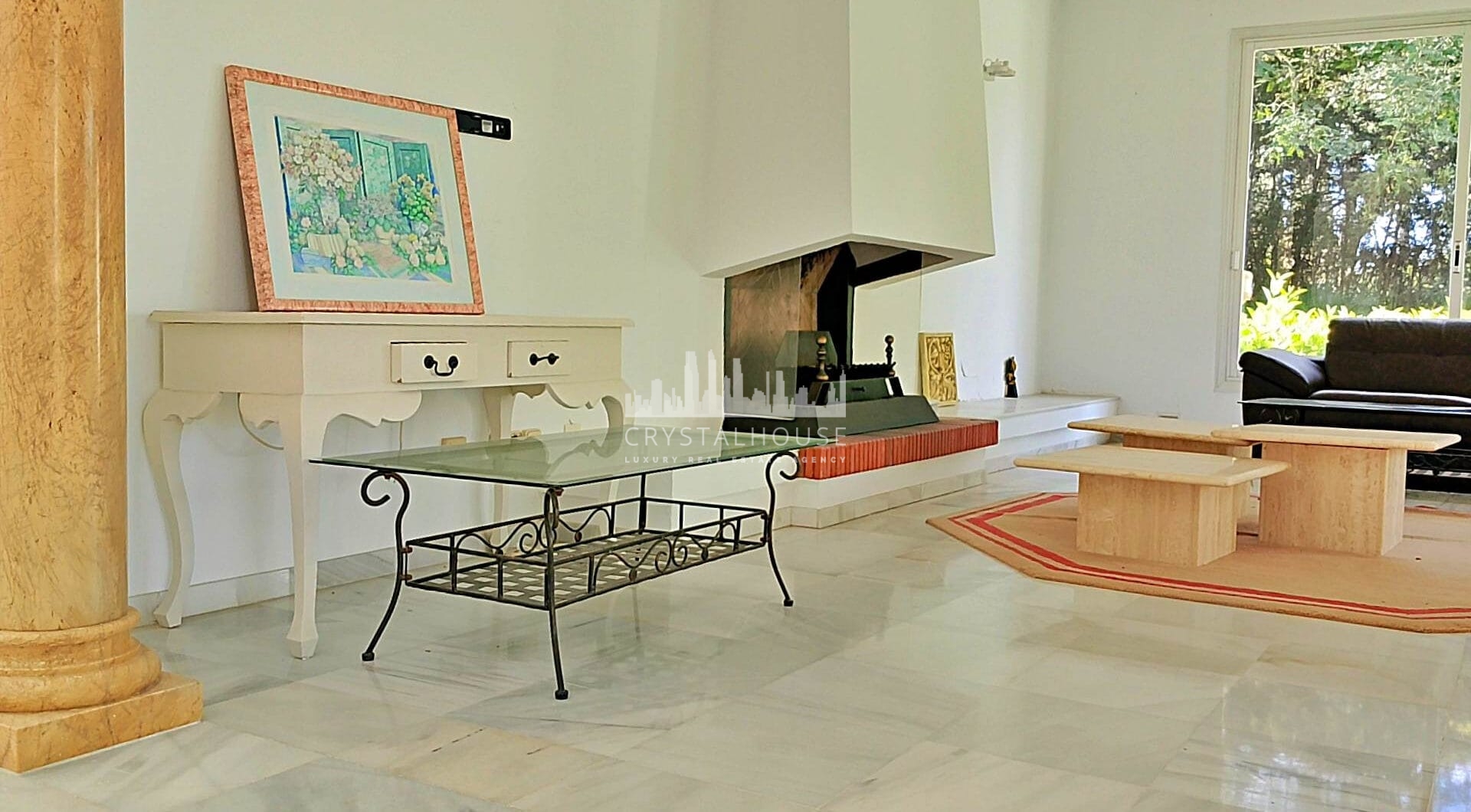 Spacious property for renovation in El Paraiso Medio , Estepona East