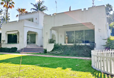 Spacious property for renovation in El Paraiso Medio , Estepona East