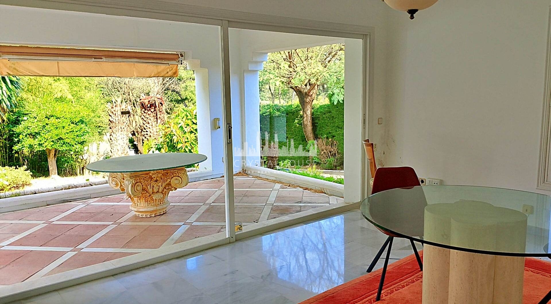 Spacious property for renovation in El Paraiso Medio , Estepona East