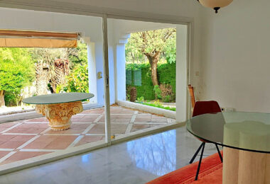 Spacious property for renovation in El Paraiso Medio , Estepona East