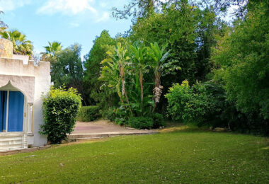 Spacious property for renovation in El Paraiso Medio , Estepona East