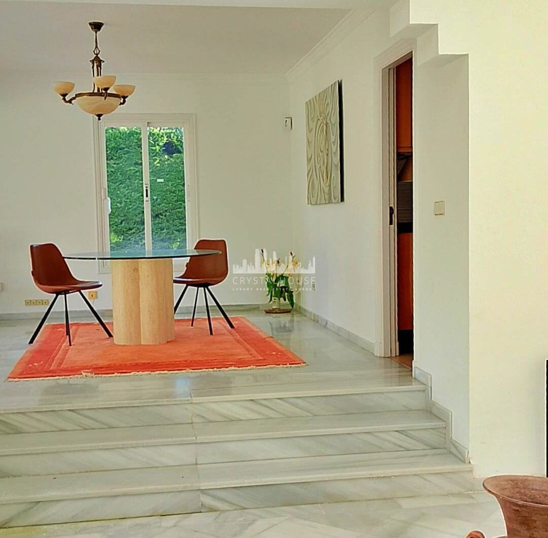 Spacious property for renovation in El Paraiso Medio , Estepona East