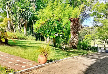 Spacious property for renovation in El Paraiso Medio , Estepona East