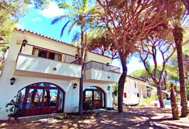 Grand Beachside Villa for renovation in Marbella East