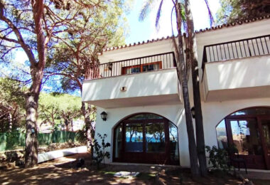 Grand Beachside Villa for renovation in Marbella East