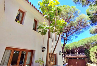 Grand Beachside Villa for renovation in Marbella East