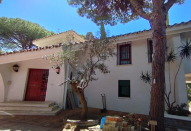 Grand Beachside Villa for renovation in Marbella East