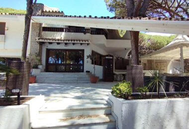 Grand Beachside Villa for renovation in Marbella East