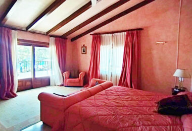 Grand Beachside Villa for renovation in Marbella East