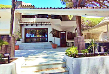 Grand Beachside Villa for renovation in Marbella East
