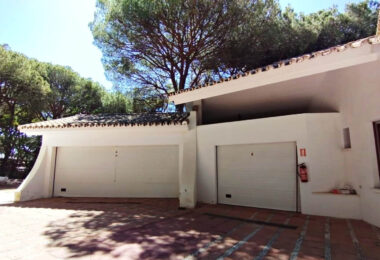 Grand Beachside Villa for renovation in Marbella East