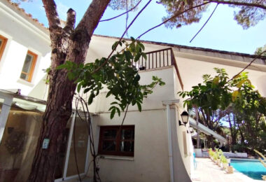 Grand Beachside Villa for renovation in Marbella East