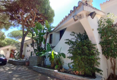 Grand Beachside Villa for renovation in Marbella East