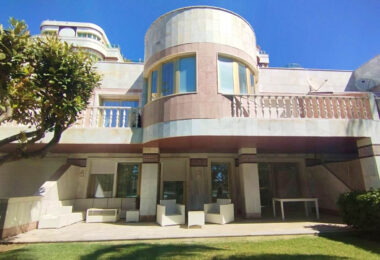 Premium Residence on the seafront in Puerto Banús. Marbella.