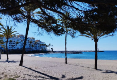 Premium Residence on the seafront in Puerto Banús. Marbella.