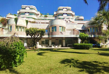 Premium Residence on the seafront in Puerto Banús. Marbella.