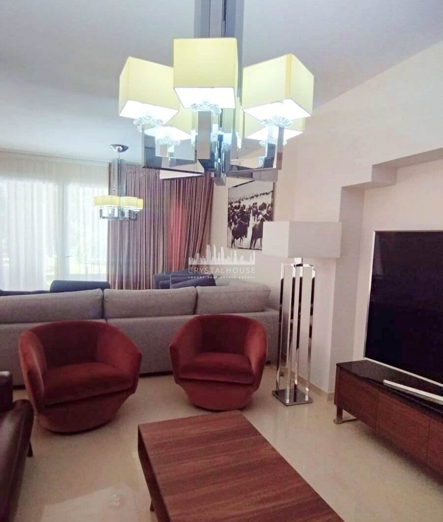 Premium Residence on the seafront in Puerto Banús. Marbella.